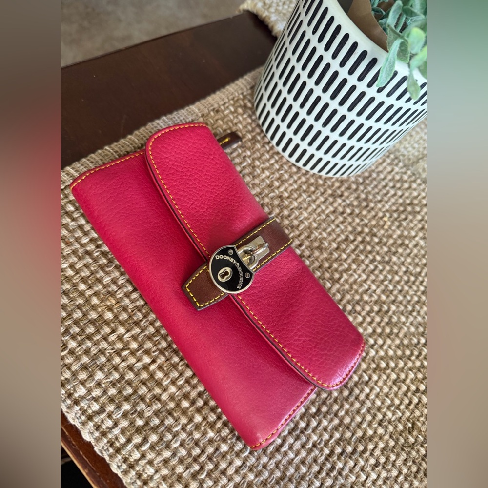 Dooney & Bourke Samba rosy pink wallet with charm - Picture 2 of 16